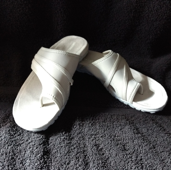 *Merrell Thong Sandals* - Picture 5 of 10